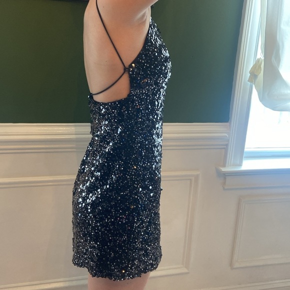 Lulu’s black sequin mini dress - Picture 2 of 4